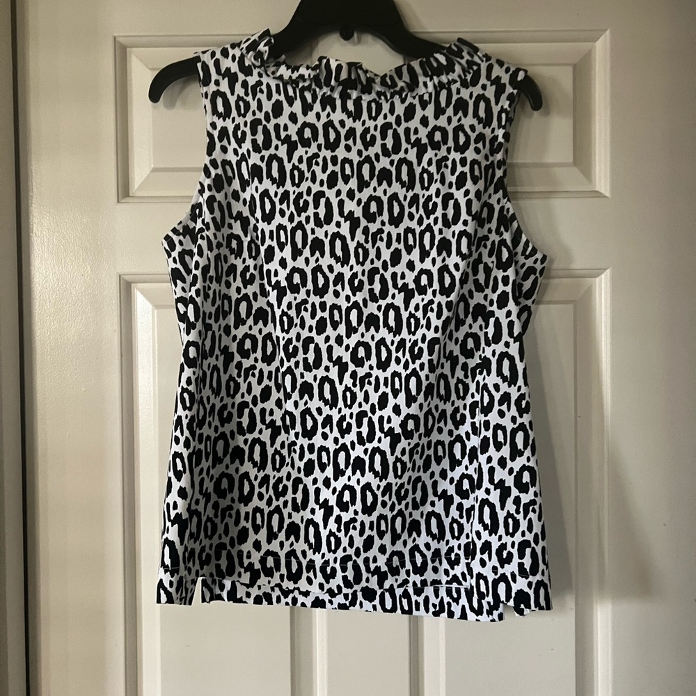 Stylish Black and White Leopard Print Women's Top